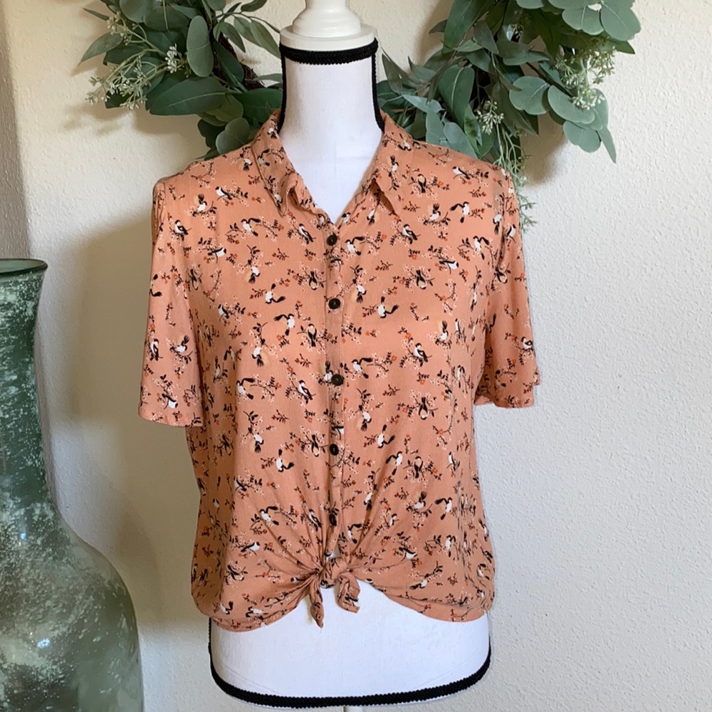 Rewind- Coral Bird Button Up Front Twist Short Sleeve Shirt Sz Xl